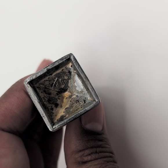 Vintage Diner Silver Toned Salt and Pepper Shakers - Picture 7 of 10